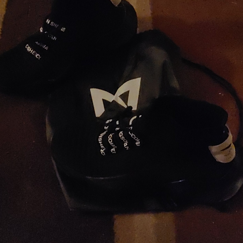 Athlete shoes